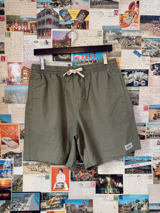 Melbourne Shorts in Olive